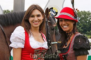 Galopp in Tracht © turfstock.com/Balogh