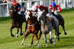 Die rennentscheidende Szene im Zukunftsrennen.© turfstock.com/Balogh