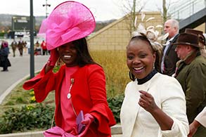 14.03.2018 - Cheltenham; Impressions: Women with stylish hat enjoy the races at Cheltenham-Racecourse/Great Britain. Credit: Lajos-Eric Balogh/turfstock.com